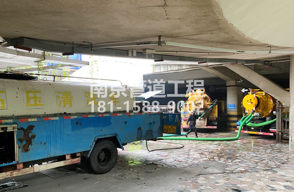 273新亭商场地下室污水清理