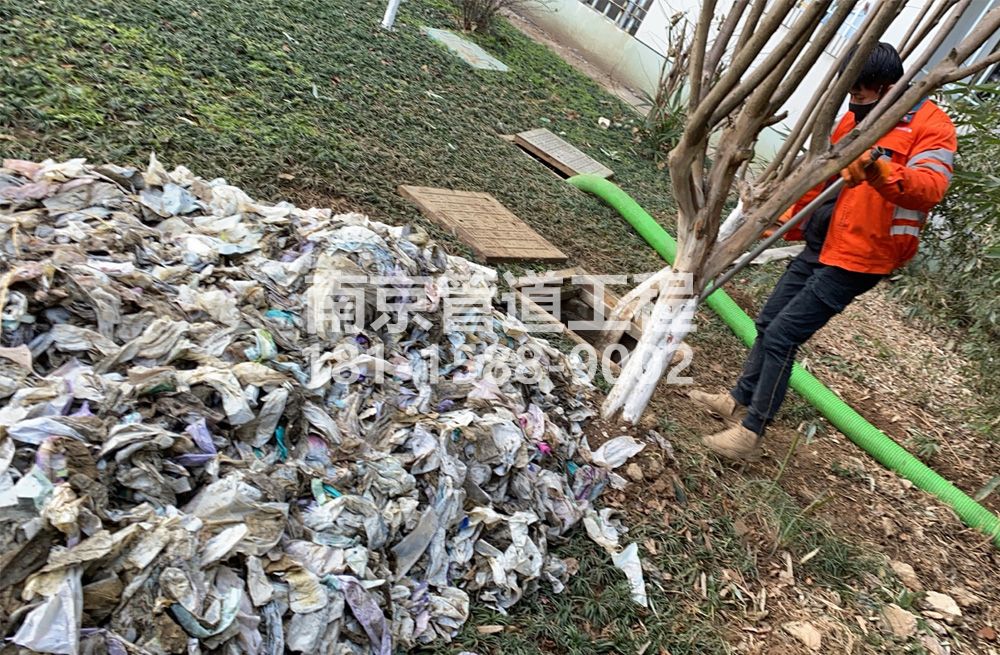 315新亭化粪池垃圾清理